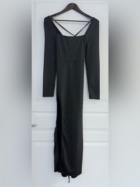 Elegant Black Long-Sleeve Maxi Dress with Square Neck